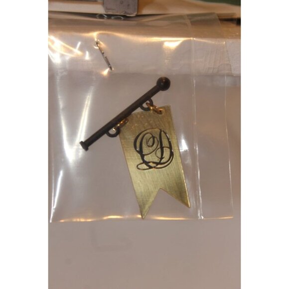 Dept 56 Dickens Village - Crown & Cricket Inn - Picture 6 of 6